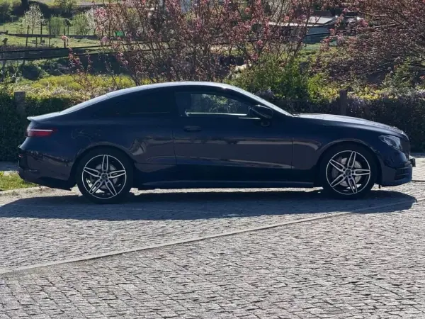 Mercedes-Benz E 220 2017 - 29990 EUR, 215000 km - AUTO.MOTO.pt - 215000km - foto 4 de 34
