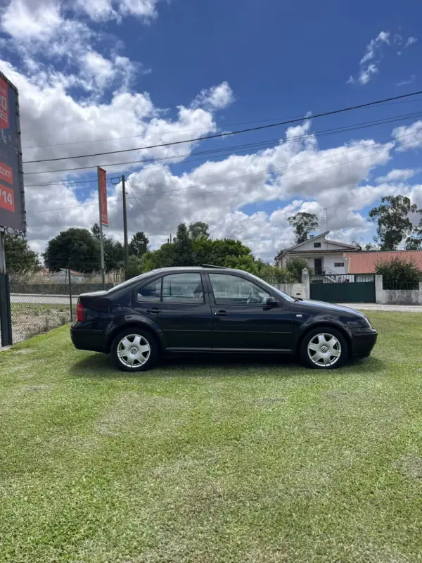 Volkswagen Bora 2000 - 4750 EUR, 270000 km - AUTO.MOTO.pt - 270000km - foto 7 de 14