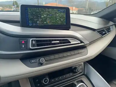 BMW i8 2016 - 71000 EUR, 140000 km - AUTO.MOTO.pt - 140000km - foto 19 de 25