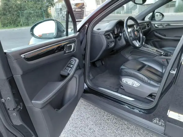 Porsche Macan 2014 - 38490 EUR, 168209 km - AUTO.MOTO.pt - 168209km - foto 19 de 37