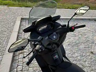 Yamaha XMAX 2024 - 6150 EUR, 590 km - foto 6 de 8