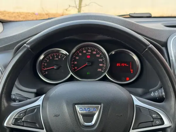 Dacia Sandero 2017 - 9950 EUR, 85154 km - AUTO.MOTO.pt - 85154km - foto 19 de 26