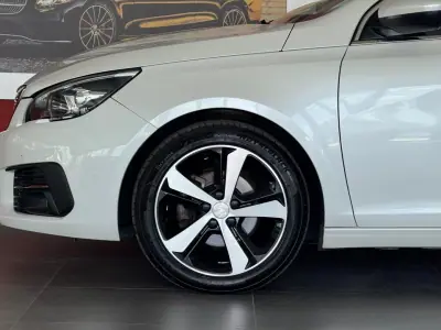 Peugeot 308 2019 - 16500 EUR, 74173 km - AUTO.MOTO.pt - 74173km - foto 6 de 20