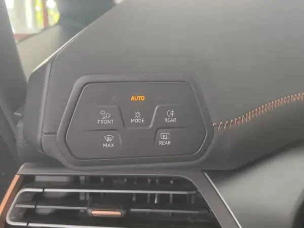 Cupra Born 2022 - 24900 EUR, 77000 km - AUTO.MOTO.pt - 77000km - foto 10 de 16