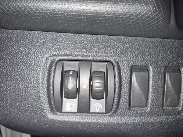 Renault Clio Break 2018 - 9999 EUR, 76544 km - AUTO.MOTO.pt - 76544km - foto 13 de 24