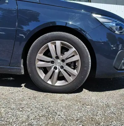 Peugeot 308 SW 2017 - 9950 EUR, 180050 km - AUTO.MOTO.pt - 180050km - foto 12 de 23