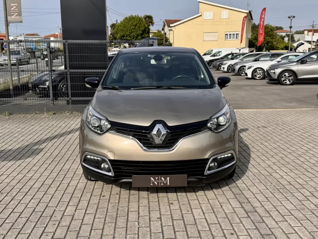 Renault Captur 2015 - 10990 EUR, 137000 km - AUTO.MOTO.pt - 137000km - foto 3 de 19