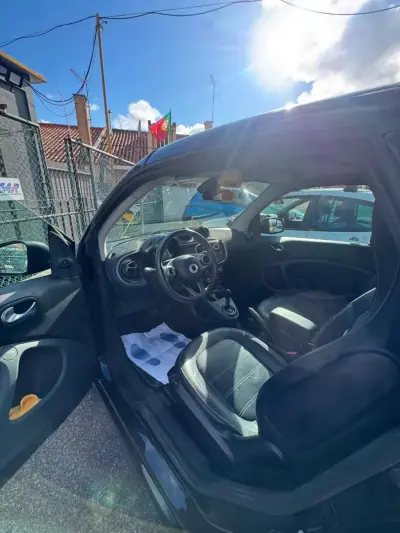 Smart Fortwo Cabrio 2017 - 14780 EUR, 40000 km - AUTO.MOTO.pt - 40000km - foto 2 de 4