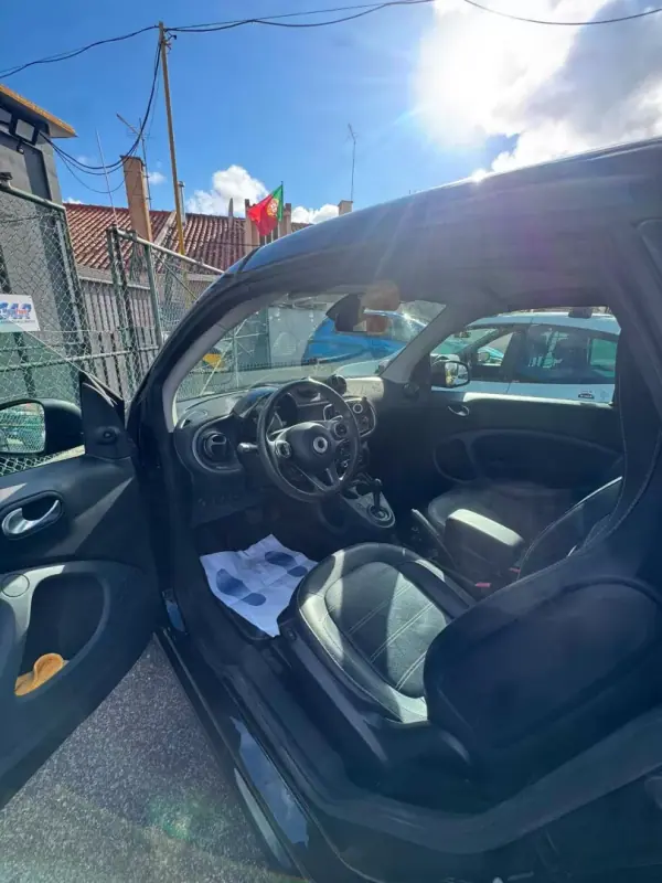 Smart Fortwo Cabrio 2017 - 14780 EUR, 40000 km - AUTO.MOTO.pt - 40000km - foto 2 de 4