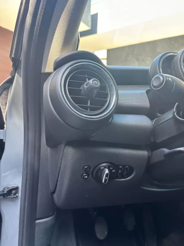 MINI Cooper 2016 - 13900 EUR, 160000 km - AUTO.MOTO.pt - 160000km - foto 12 de 24