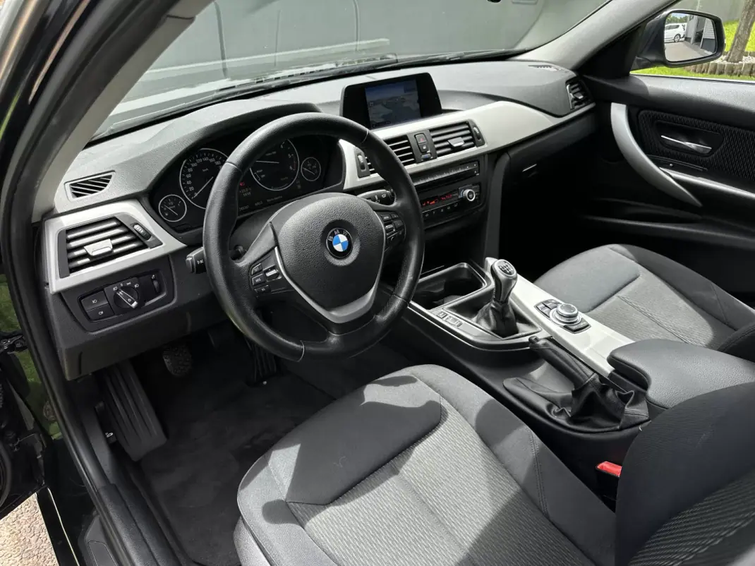 BMW 320 2013 - 13900 EUR, 280000 km - AUTO.MOTO.pt - 280000km - foto 24 de 64