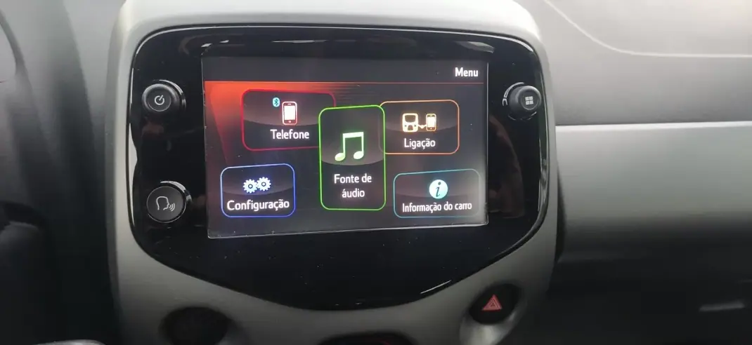 Toyota Aygo 2019 - 11900 EUR, 64090 km - AUTO.MOTO.pt - 64090km - foto 12 de 14