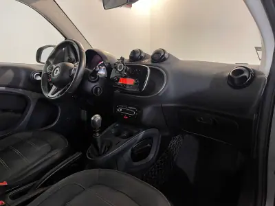 Smart 2016 - 10450 EUR, 91000 km - AUTO.MOTO.pt - 91000km - foto 14 de 26