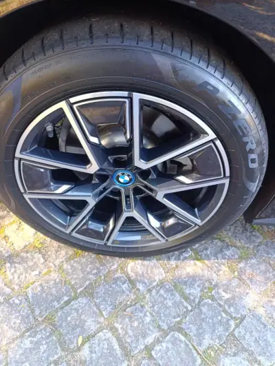 BMW i4 2023 - 49900 EUR, 56000 km - AUTO.MOTO.pt - 56000km - foto 8 de 18