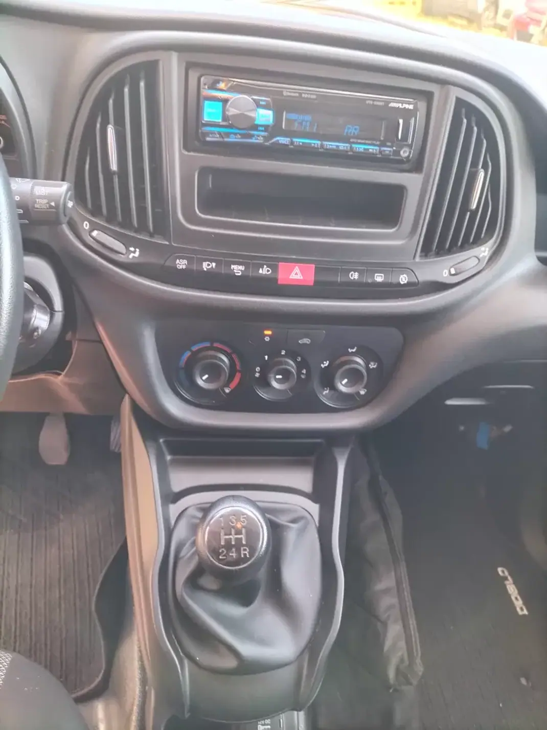 Fiat Doblo 2021 - 14950 EUR, 90000 km - AUTO.MOTO.pt - 90000km - foto 9 de 11
