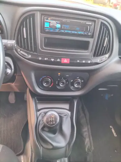 Fiat Doblo 2021 - 14950 EUR, 90000 km - AUTO.MOTO.pt - 90000km - foto 9 de 11