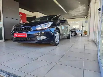 Kia Ceed SW 2015 - 8990 EUR, 144200 km - AUTO.MOTO.pt - 144200km - foto 6 de 35