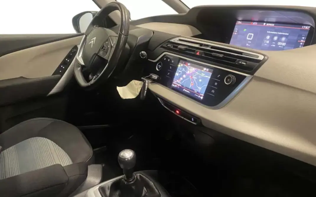 Citroën C4 2018 - 14690 EUR, 95420 km - AUTO.MOTO.pt - 95420km - foto 10 de 16