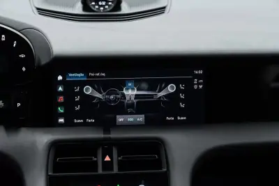 Porsche Taycan 2024 - 84950 EUR, 8000 km - AUTO.MOTO.pt - 8000km - foto 48 de 58