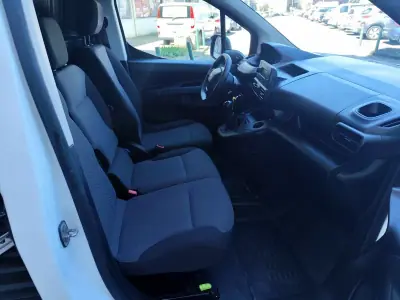 Peugeot Partner 1.6 HDI , 3 Lug. , Iva Dedutivel 2019 - 12480 EUR, 131000 km - AUTO.MOTO.pt - 131000km - foto 17 de 29