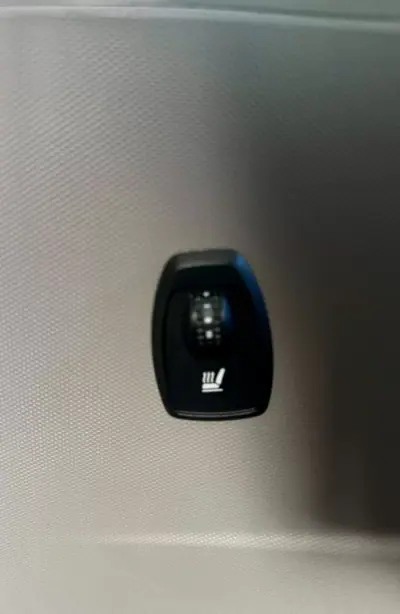 Renault Zoe 2017 - 9900 EUR, 133208 km - AUTO.MOTO.pt - 133208km - foto 15 de 17