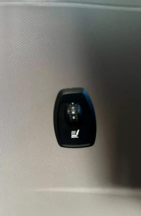 Renault Zoe 2017 - 9900 EUR, 133208 km - AUTO.MOTO.pt - 133208km - foto 15 de 17