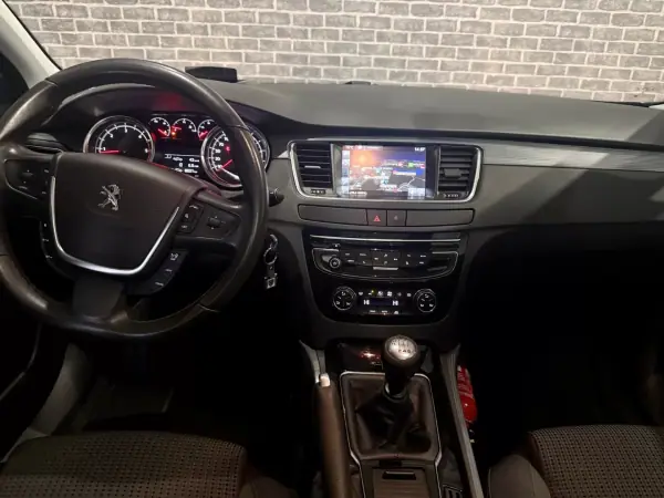 Peugeot 508 SW 2017 - 12490 EUR, 195000 km - AUTO.MOTO.pt - 195000km - foto 13 de 16