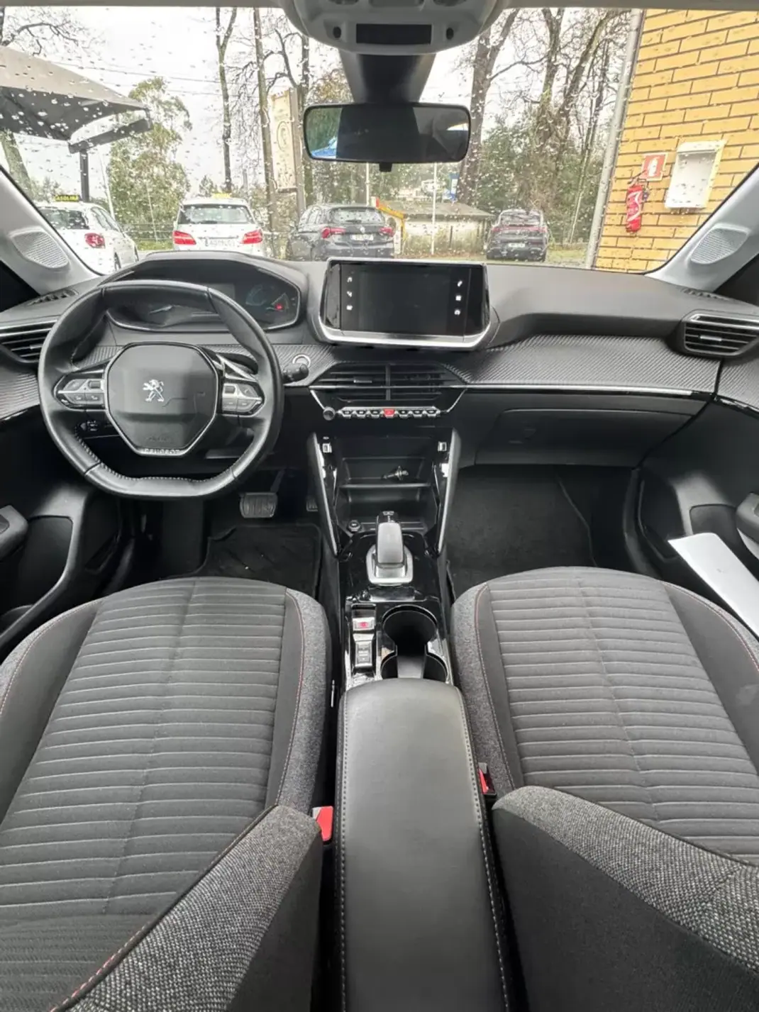 Peugeot e-208 2020 - 15000 EUR, 99692 km - AUTO.MOTO.pt - 99692km - foto 12 de 20