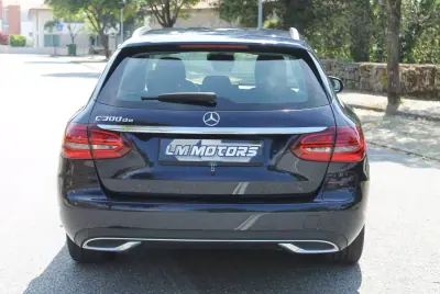 Mercedes-Benz C 300 2020 - 28990 EUR, 128000 km - AUTO.MOTO.pt - 128000km - foto 7 de 36
