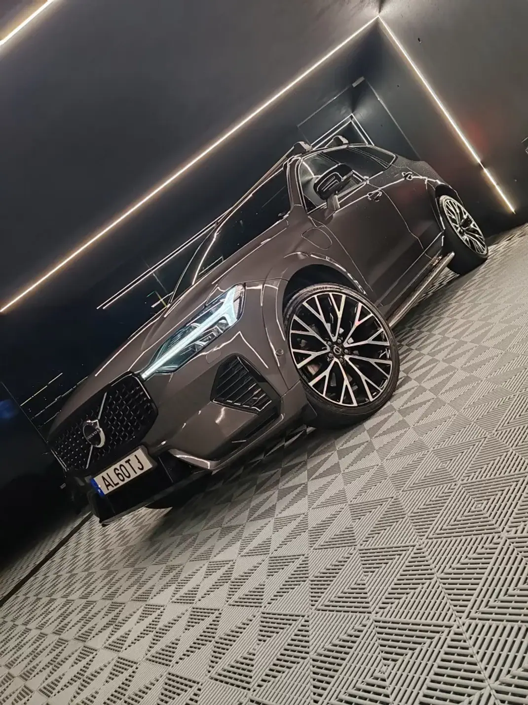 Volvo XC 60 2022 - 41000 EUR, 109000 km - AUTO.MOTO.pt - 109000km - foto 8 de 27