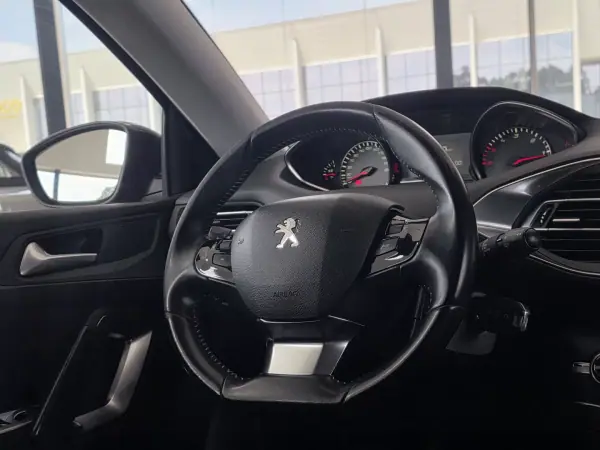 Peugeot 308 SW 2016 - 8990 EUR, 150869 km - AUTO.MOTO.pt - 150869km - foto 8 de 31