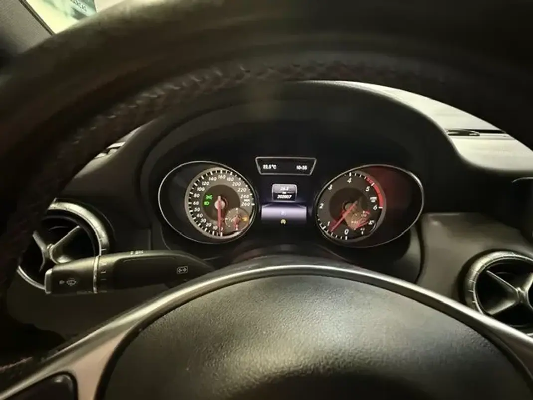 Mercedes-Benz CLA 200 2015 - 19990 EUR, 201000 km - 201000km - foto 4 de 13