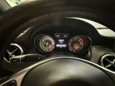 Mercedes-Benz CLA 200 2015 - 19990 EUR, 201000 km - AUTO.MOTO.pt - 201000km - foto 4 de 13