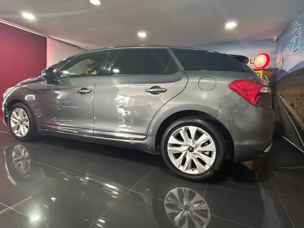 Citroën DS5 2013 - 10500 EUR, 205941 km - AUTO.MOTO.pt - 205941km - foto 4 de 22