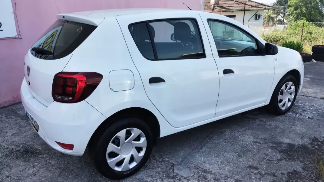 Dacia Sandero 2019 - 8950 EUR, 124000 km - AUTO.MOTO.pt - 124000km - foto 5 de 34