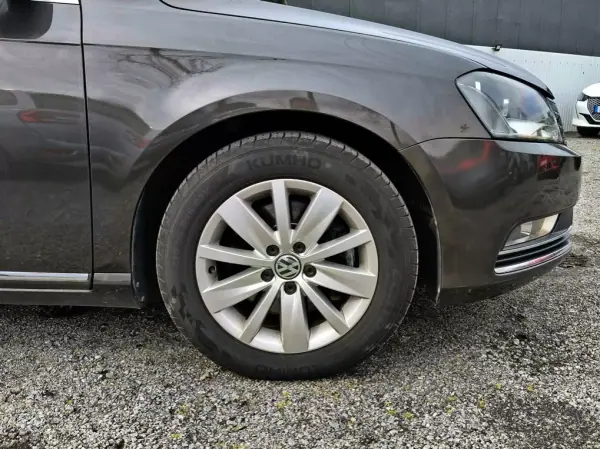Volkswagen Passat 2012 - 8490 EUR, 296803 km - AUTO.MOTO.pt - 296803km - foto 13 de 27