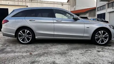 Mercedes-Benz C 300 2021 - 27500 EUR, 201000 km - AUTO.MOTO.pt - 201000km - foto 5 de 22