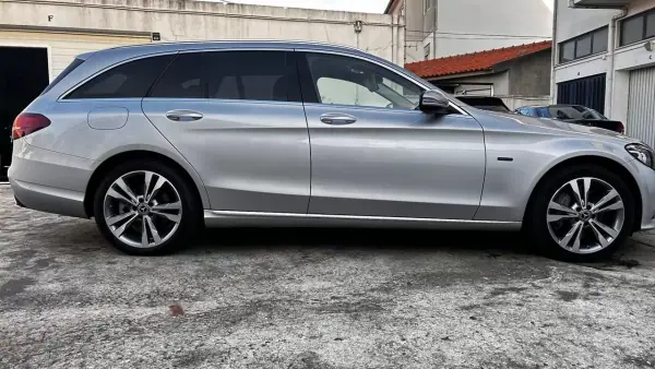 Mercedes-Benz C 300 2021 - 27500 EUR, 201000 km - AUTO.MOTO.pt - 201000km - foto 5 de 22