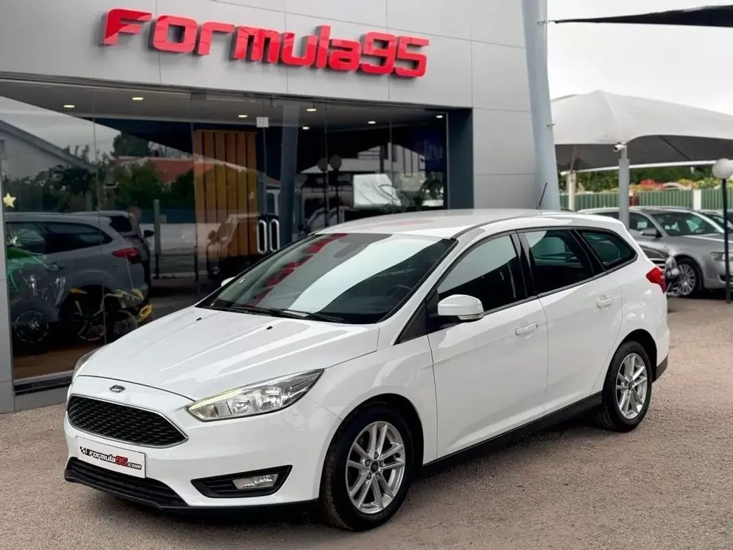 Ford Focus SW 2017 - 10900 EUR, 155572 km - AUTO.MOTO.pt - 155572km - foto 2 de 23