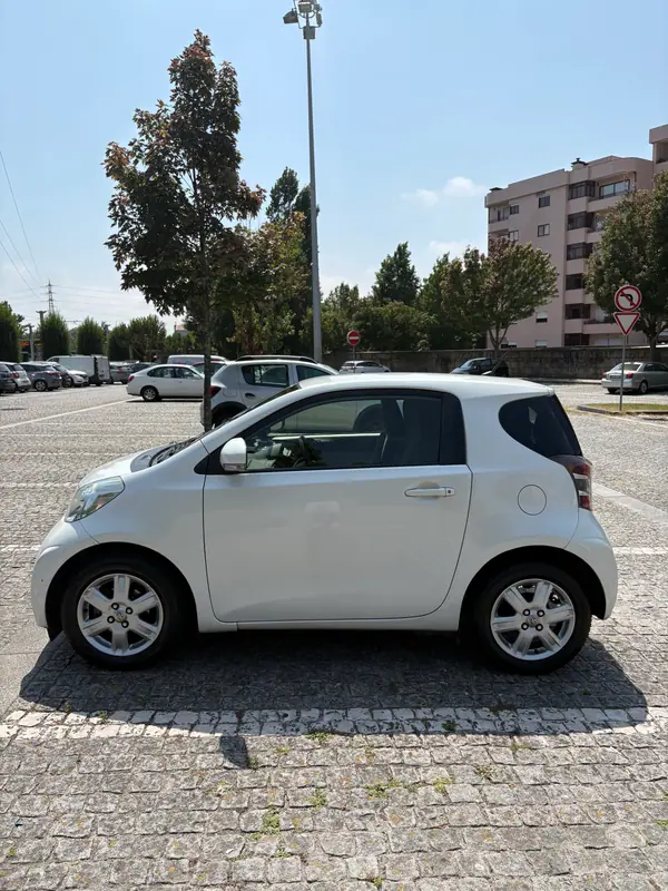 Toyota iQ 2013 - 8000 EUR, 134866 km - AUTO.MOTO.pt - 134866km - foto 5 de 15