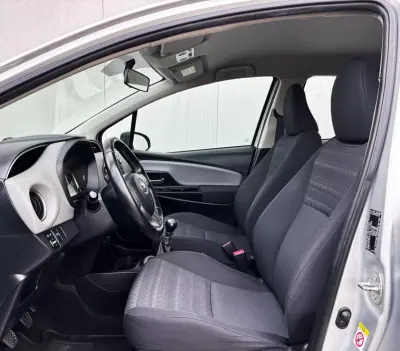 Toyota Yaris 2016 - 13500 EUR, 135000 km - AUTO.MOTO.pt - 135000km - foto 8 de 35