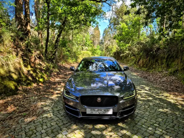Jaguar XE 2015 - 13750 EUR, 184000 km - AUTO.MOTO.pt - 184000km - foto 2 de 23