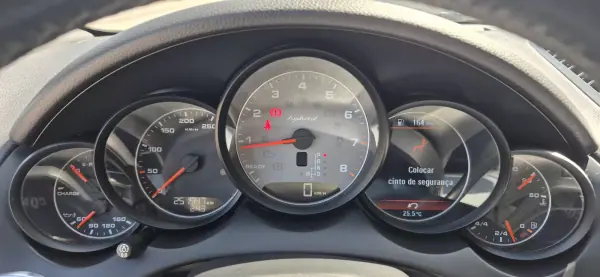 Porsche Cayenne 2010 - 25000 EUR, 254000 km - AUTO.MOTO.pt - 254000km - foto 16 de 31