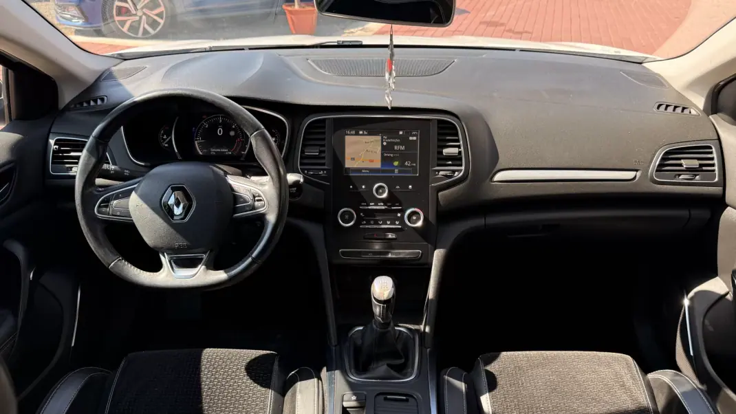 Renault Mégane 2016 - 8990 EUR, 208000 km - AUTO.MOTO.pt - 208000km - foto 20 de 27