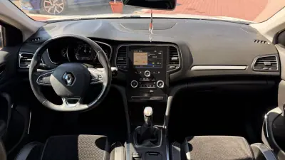 Renault Mégane 2016 - 8990 EUR, 208000 km - AUTO.MOTO.pt - 208000km - foto 20 de 27