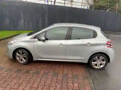 Peugeot 208 2014 — foto 4 de 8