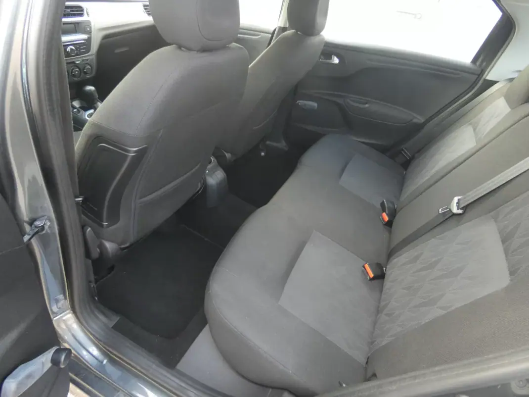 Citroën C-Elysée 2013 - 6750 EUR, 220000 km - AUTO.MOTO.pt - 220000km - foto 10 de 13