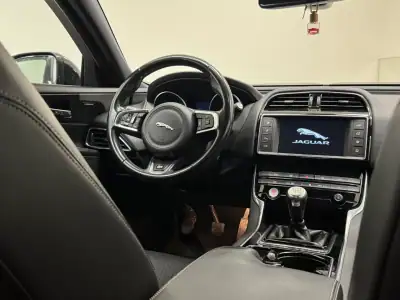 Jaguar XE 2016 - 15990 EUR, 184000 km - AUTO.MOTO.pt - 184000km - foto 19 de 26
