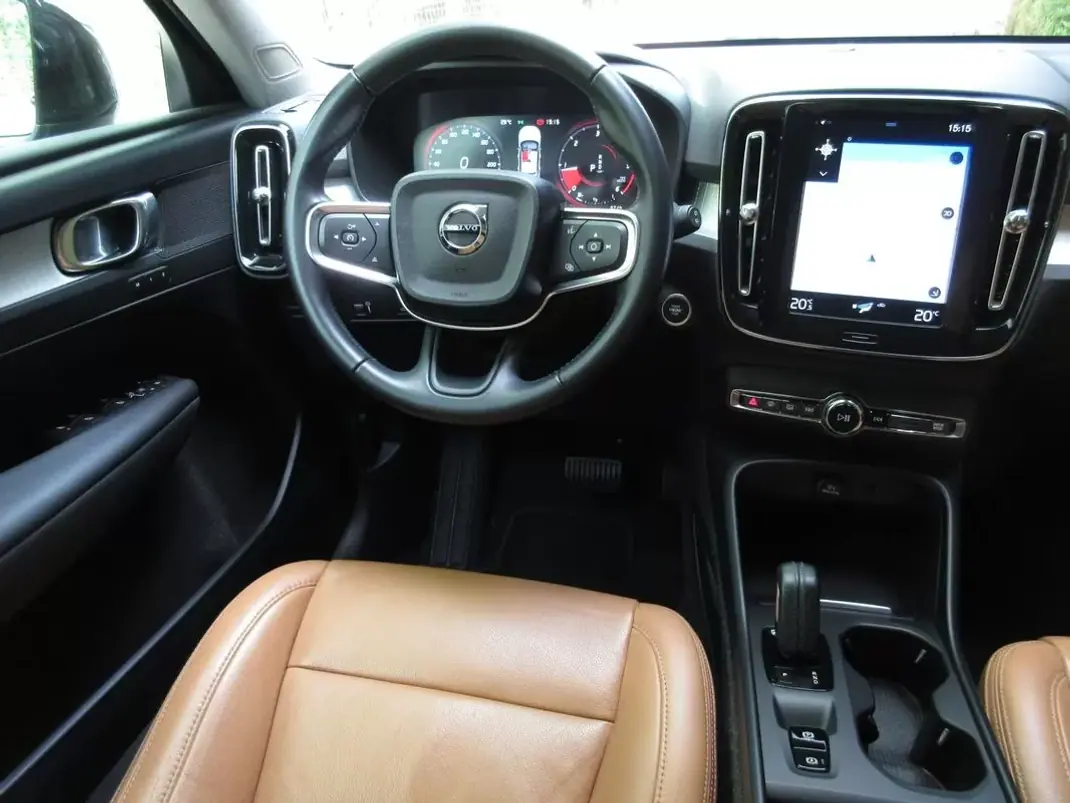 Volvo XC 40 2019 - 29490 EUR, 70000 km - AUTO.MOTO.pt - 70000km - foto 44 de 60