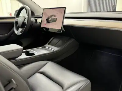 Tesla Model Y 2022 - 34890 EUR, 49800 km - AUTO.MOTO.pt - 49800km - foto 31 de 32